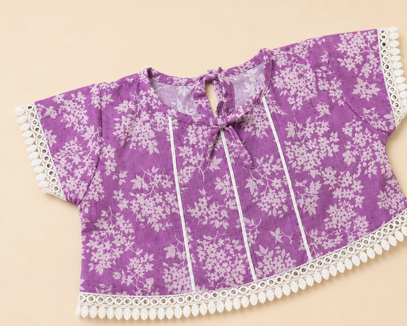 White scalloped lace trim detail